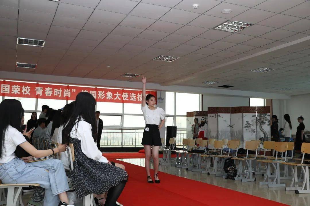 大白猫逃脱