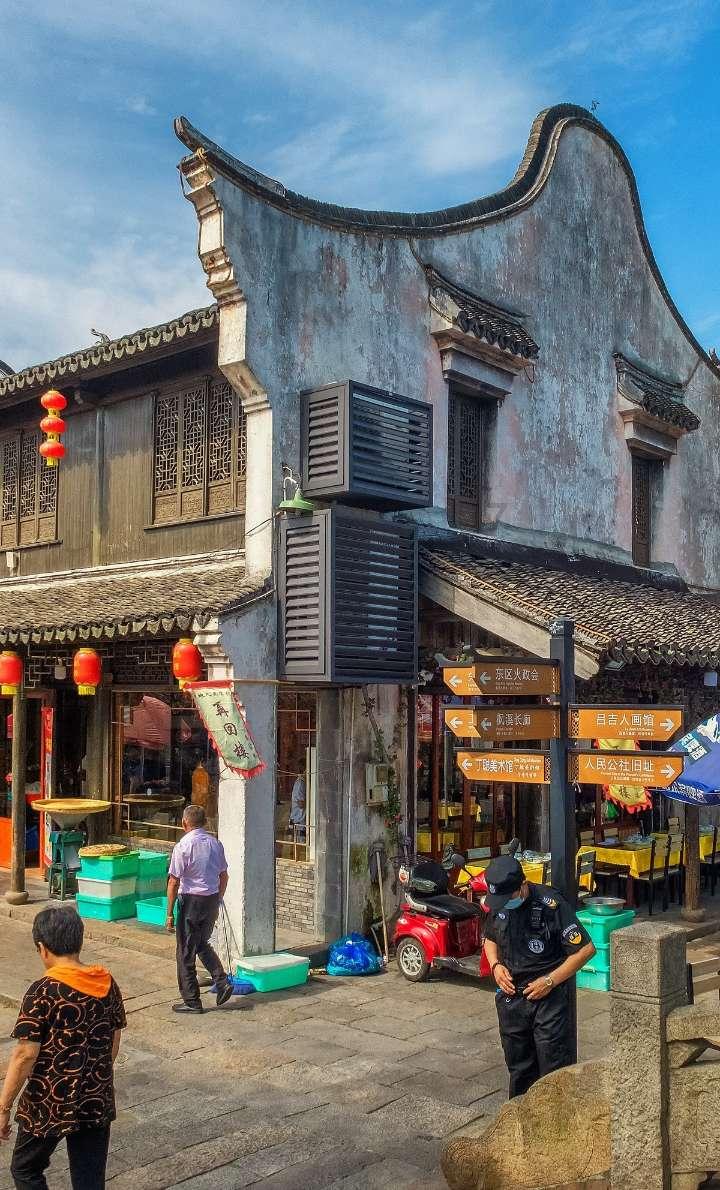 亚当玩高尔夫