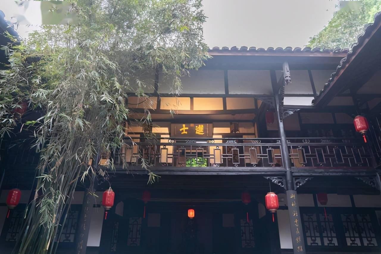 外卖小哥3年赚102万，拿极端案例进行励志宣传？不如解决经济下行的各种矛盾！